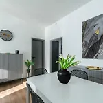 King's Golden Flat * Budapest