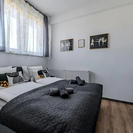 King's Golden Flat Budapeste