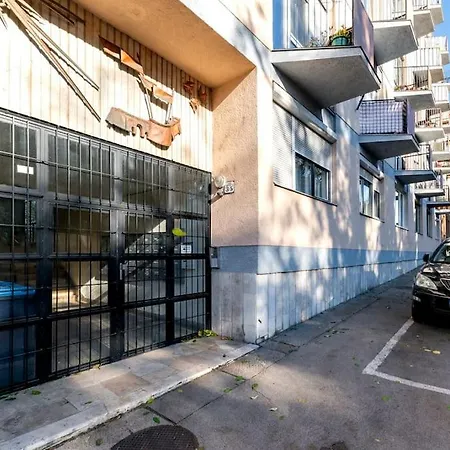 King's Golden Flat Budapeste