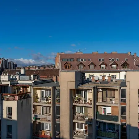 King's Golden Flat Apartment